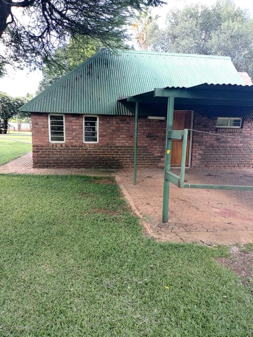 6 Bedroom Property for Sale in Mamogaleskraal North West